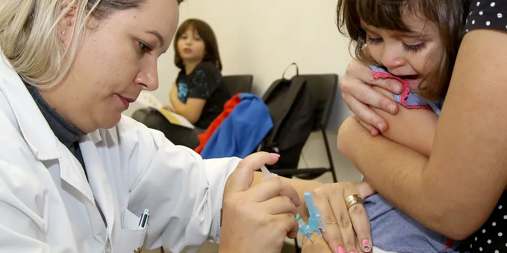 Paraná tem 1.930 salas de vacinação disponíveis