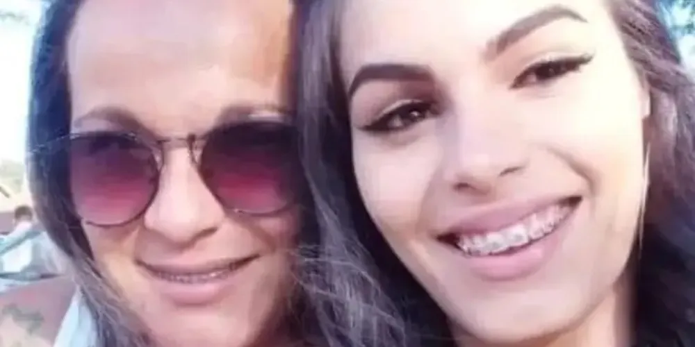 À direita a jovem Isabelly Ferreira, atacada com ácido