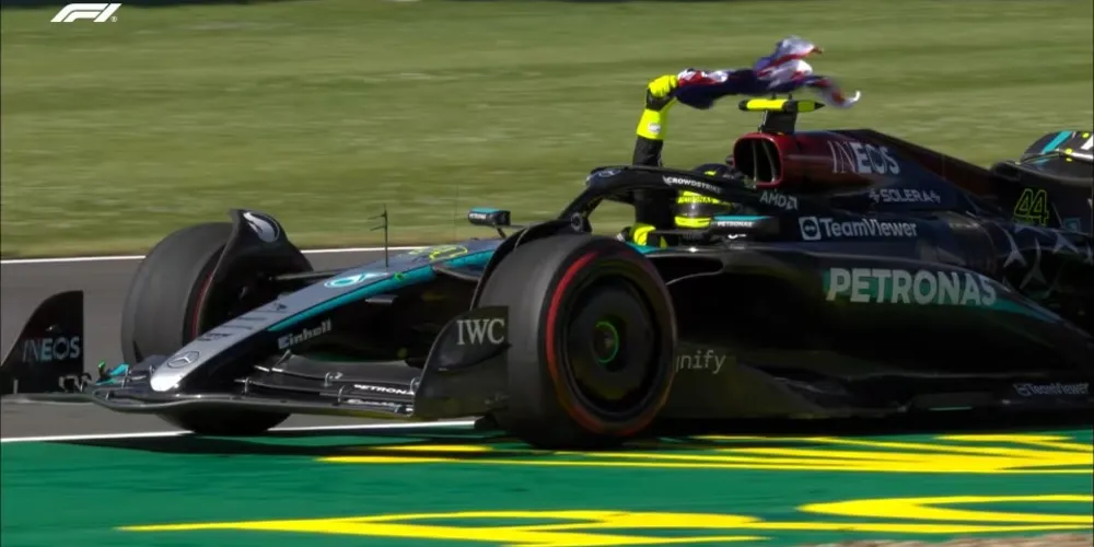 Hamilton foi às lágrimas logo depois da bandeirada