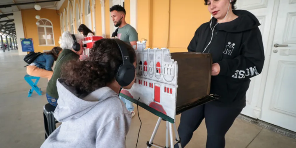 'Patrimônio em Miniatura' é um projeto que visa levar o espetáculo de teatro lambe-lambe para espaços públicos