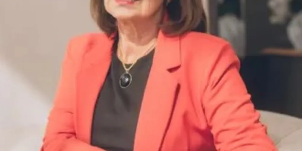 A Crônica da semana é de autoria de Márcia Derbli Schafranski.