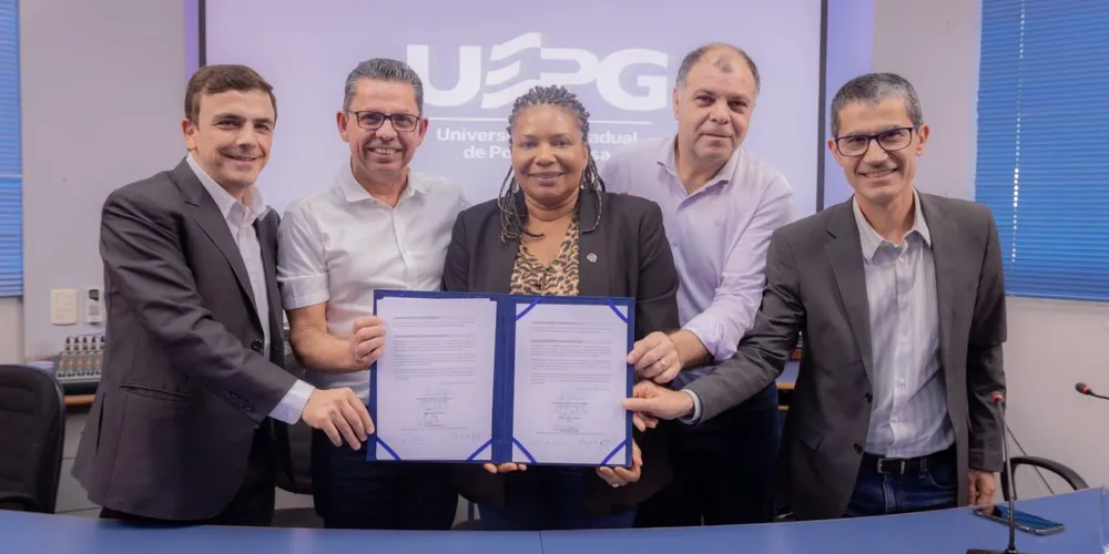 Imagem ilustrativa da imagem Ministra da Cultura assina acordo de cooperação com a UEPG