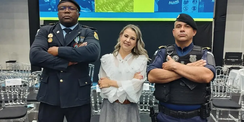 Comandante da GCM, Macedo (a esquerda), secretária Tânia Sviercoski (centro) e Comandante interino da GCM, João Edenilson Avila (a direita)