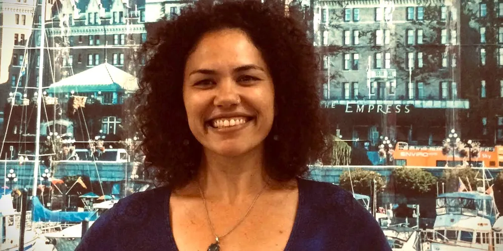 Nina Rizzi é escritora, historiadora, poeta e professora
