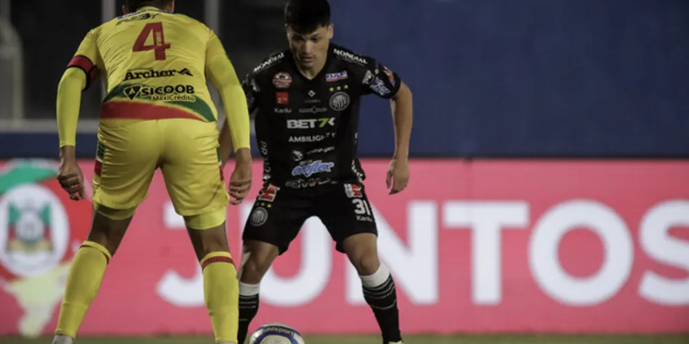 Apesar de ter 15 finalizações e um gol anulado, o Fantasma ficou apenas no 0 a 0 fora de casa