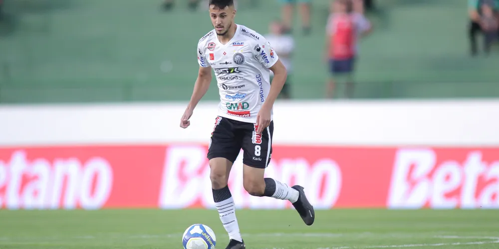 As duas equipes possuem 15 pontos em nove jogos, com o Santos na 4ª colocação e o Operário-PR, na 7ª