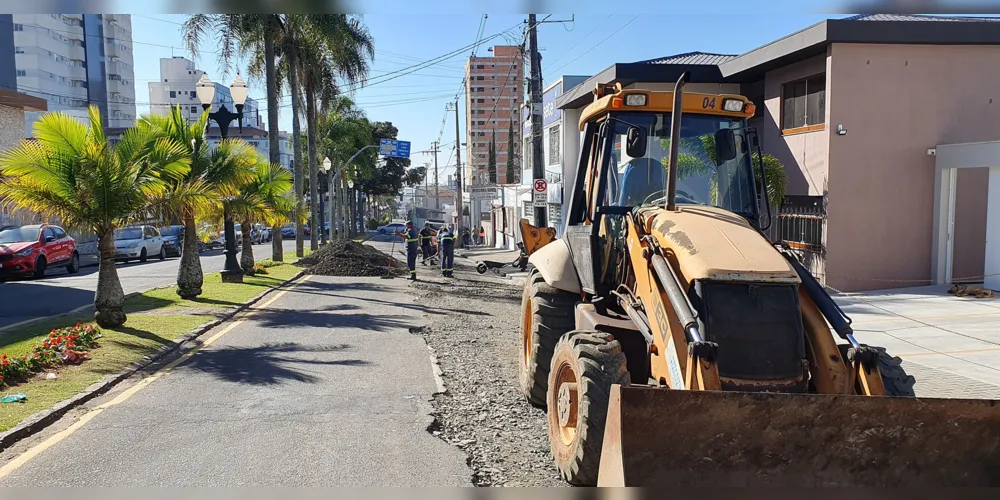 Rua Dr. Francisco Búrzio recebe novo pavimento asfáltico