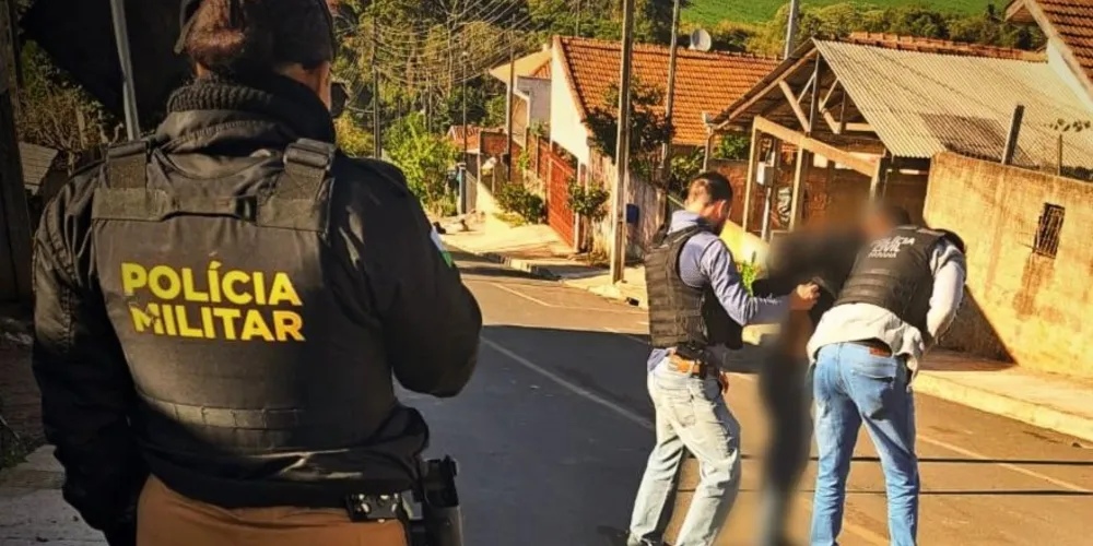 Homem foi preso quando tentava fugir em carro de aplicativo