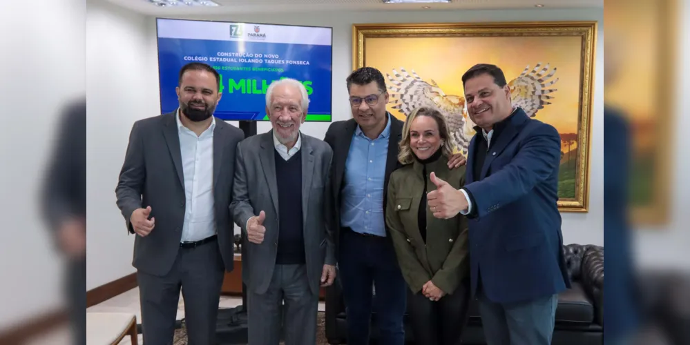 O governador em exercício, Darci Piana, e o secretario de Educação, Roni Miranda, anunciam a construção do novo colégio. Junto deles estiveram Luciana Sleutjes, Sandro Alex e Marcelo Rangel