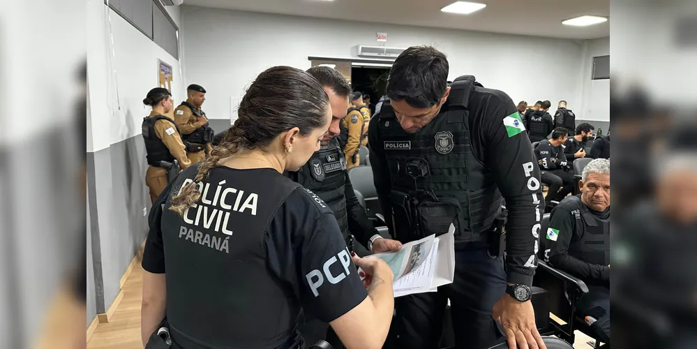 Cerca de 70 policiais participaram da ação, com apoio de cães e de helicóptero da Polícia Civil