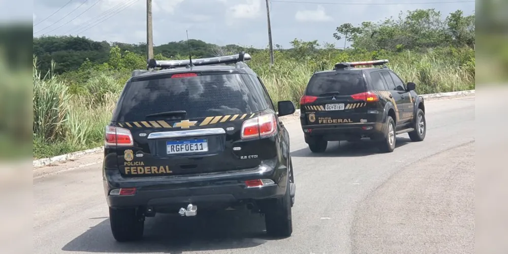 A Polícia Federal deflagrou nesta quarta-feira (12) a Operação Fundo no Poço, com o objetivo de desarticular organização criminosa