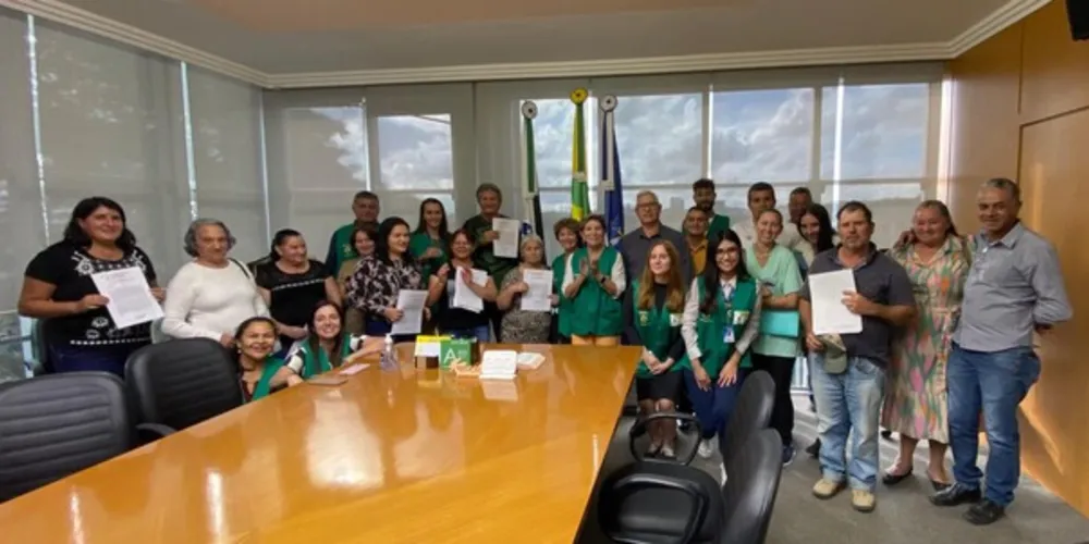 Ao todo, 18 contratos foram entregues nesta quinta-feira (16)