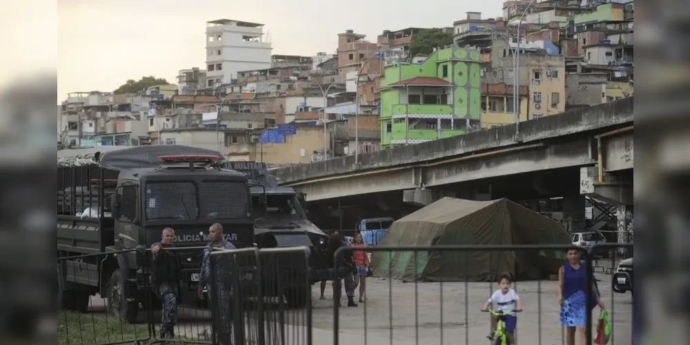 Policial morre e outro fica ferido em confronto no Complexo da Maré