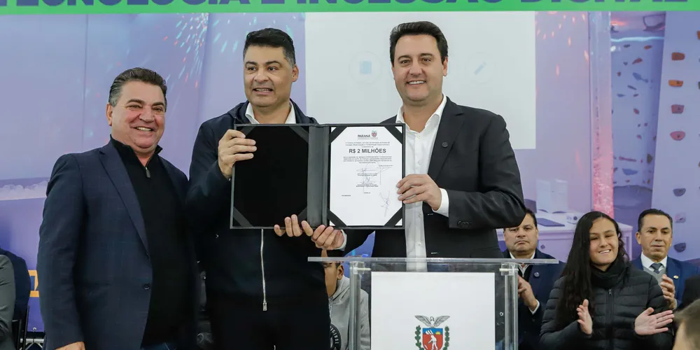 Marcelo Rangel e Ratinho Júnior anunciam investimentos durante cerimônia