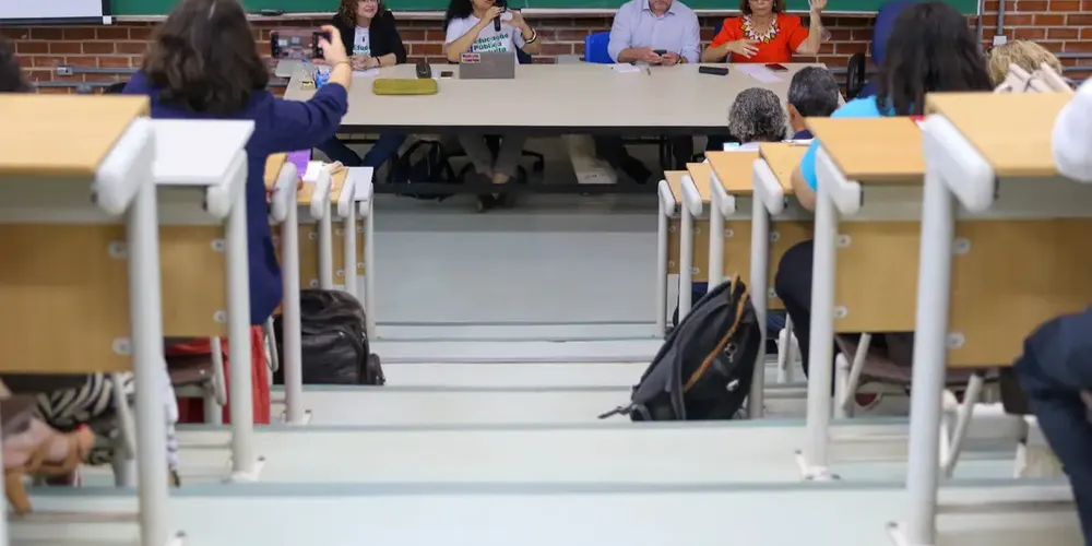 Assinatura do acordo de fim do movimento foi adiada para quinta-feira (27)