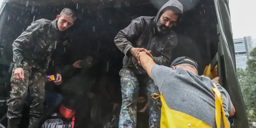 Número de mortes por enchentes no RS aumenta para 176