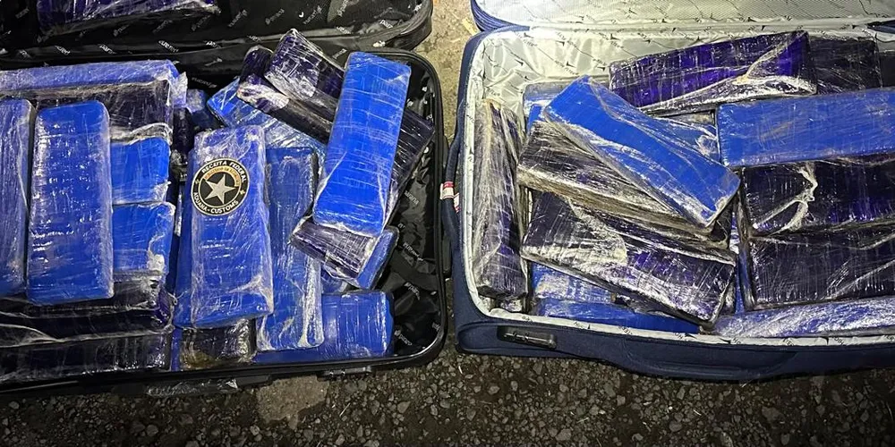 Maconha foi apreendida na noite do último sábado (29)