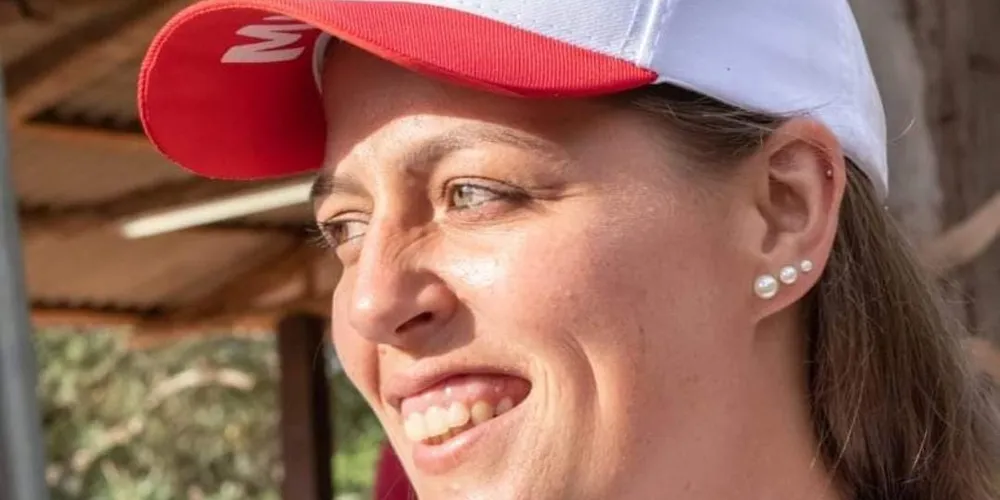 Professora Renata retirou a pré-candidatura para apoiar Aliel Machado (PV)