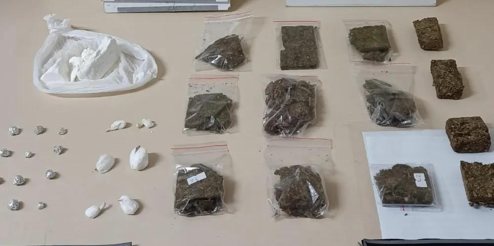 Homem e sacola com as substâncias foram levados para a 13ª Subdivisão Policial