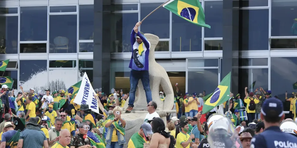 Golpistas destruíram prédios dos Três Poderes em Brasília, no dia 8 de janeiro