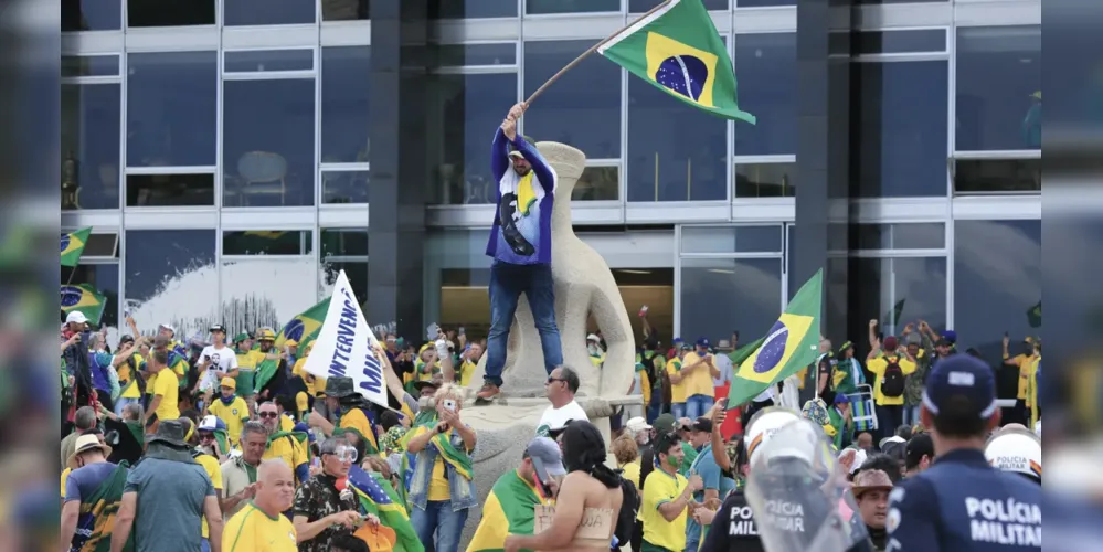 Golpistas destruíram prédios dos Três Poderes em Brasília, no dia 8 de janeiro