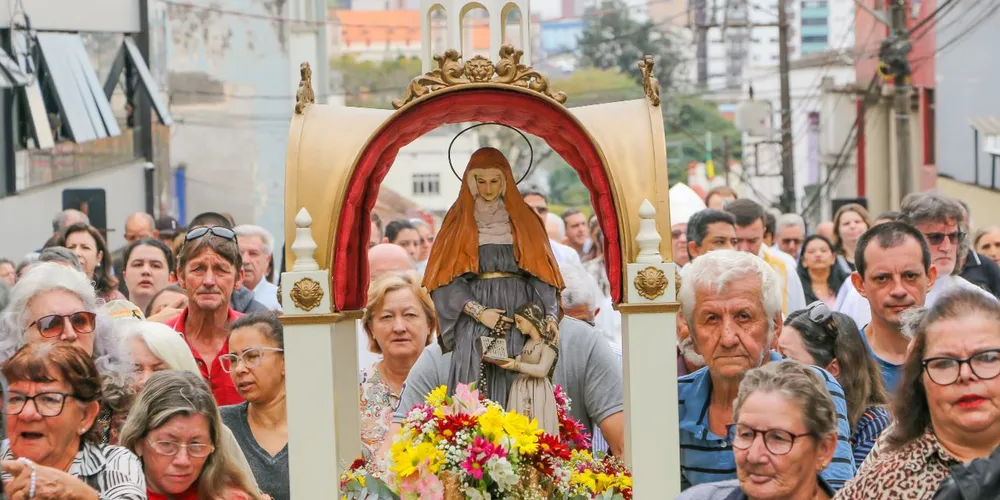 Nesta sexta-feira (26), será realizada a procissão com a imagem de Senhora Sant’Ana