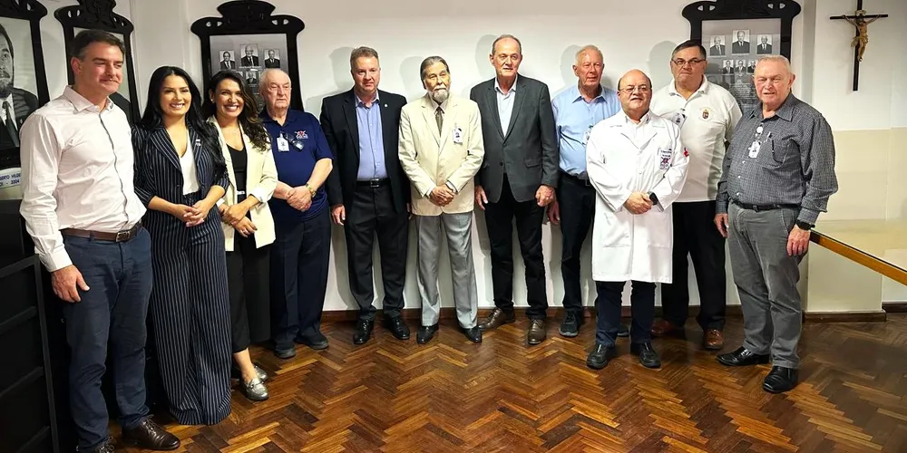 Lideranças da Santa Casa e do Sicredi se reuniram nesta quinta-feira (13)