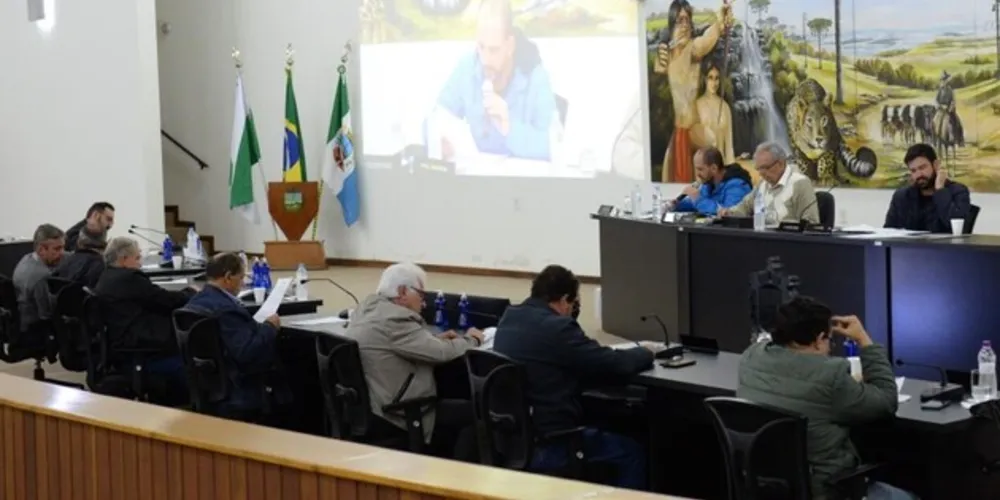 Outro pedido importante diz respeito à viabilidade de municipalizar e oferecer transporte público gratuito ou com tarifa reduzida