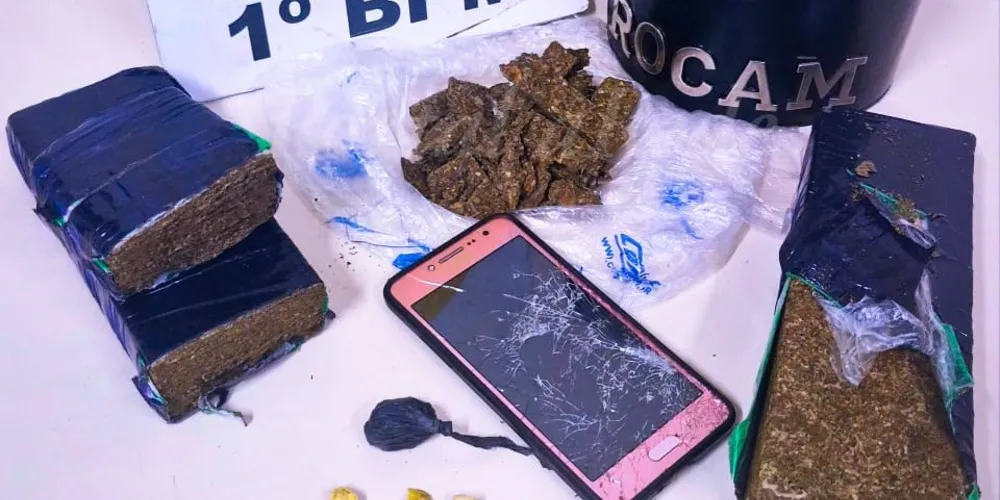 Drogas foram apreendidas pela Polícia Militar