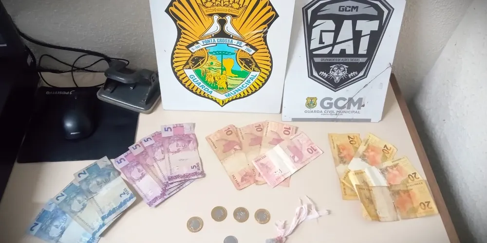 Além da droga, quantia em dinheiro também foi apreendida pelos guardas