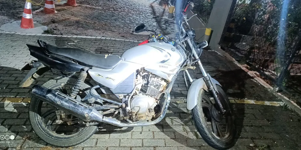 Motocicleta foi apreendida com placas clonadas
