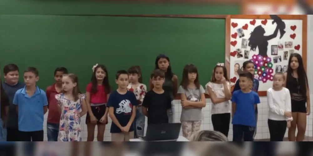 Uma das principais ações feitas pela turma foi a apresentação de música para os seus familiares