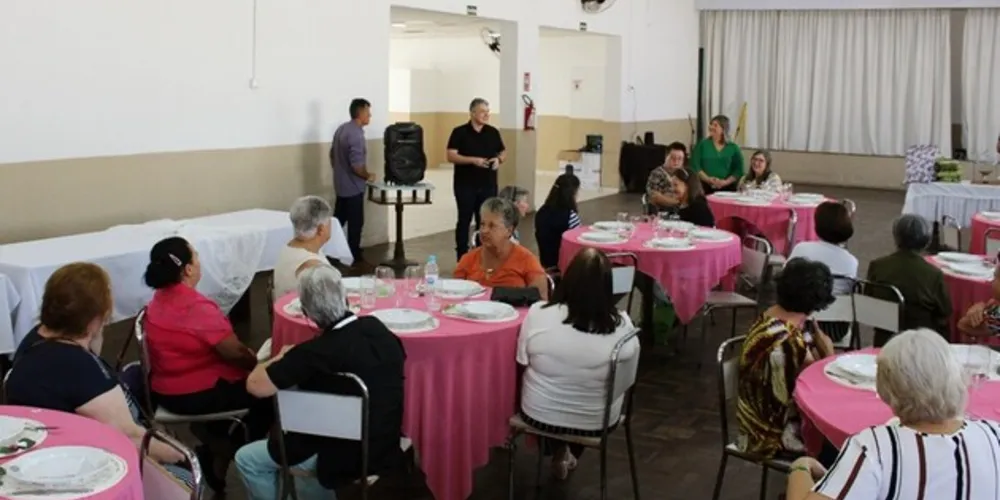 O grupo reúne pessoas com 60 anos ou mais, e visa promover a socialização e a convivência comunitária