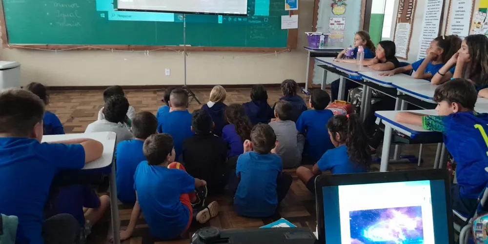 Através do conteúdo, os alunos realizaram atividades pedagógicas sugeridas e demais dinâmicas em sala