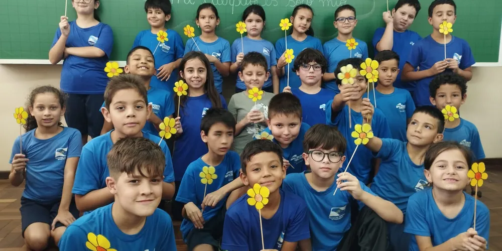 Durante as atividades a turma confeccionou materiais e pode compreender a importância da causa
