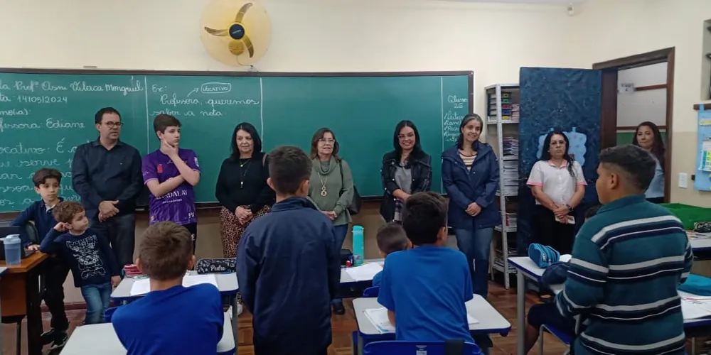Os alunos realizaram homenagens à figura, recitando uma poesia aos familiares do educador que estavam presentes na escola