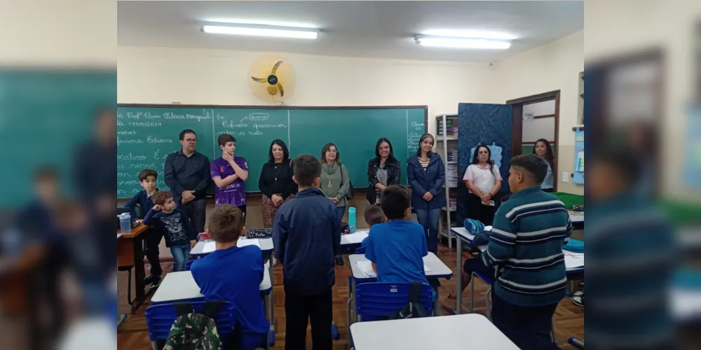 Os alunos realizaram homenagens à figura, recitando uma poesia aos familiares do educador que estavam presentes na escola