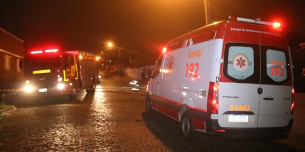 Quando os bombeiros chegaram no local, o fogo já havia sido apagado por populares