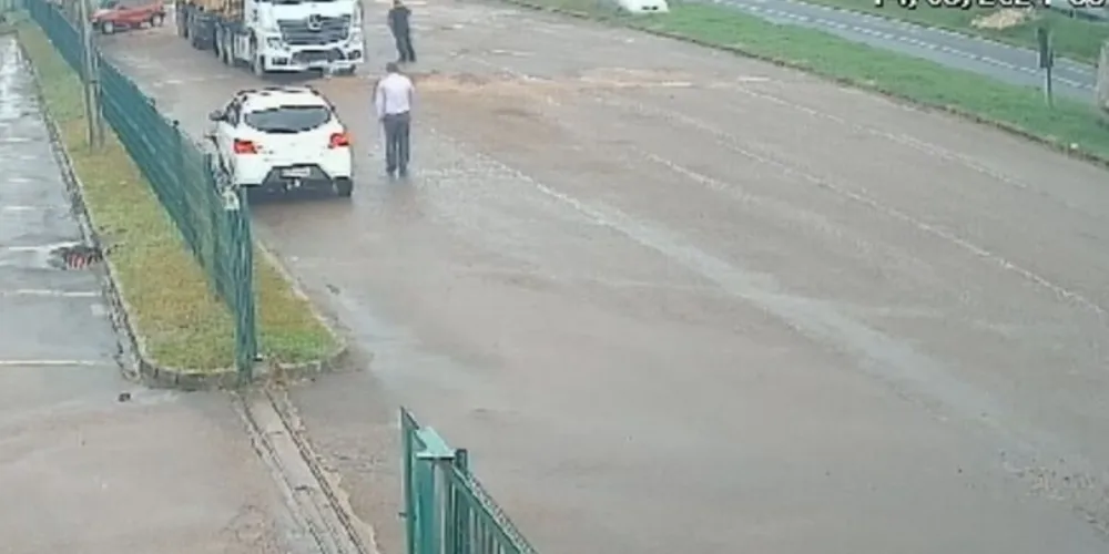 Ocorrência foi registrada em uma curva no sentido Castro - Carambeí