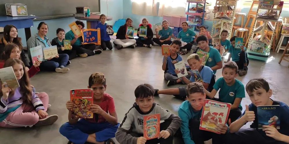 Uma das atividades realizadas pela turma foi um amigo secreto diferente, onde cada educando indicava um livro e um filme a um colega