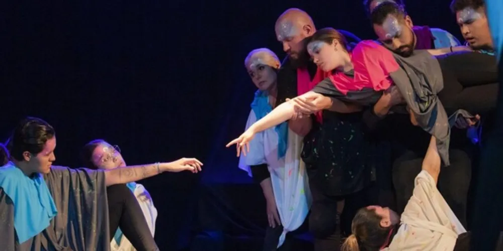 O GTU-UEPG leva a peça Big Bang aos palcos do Cine-Teatro Ópera.