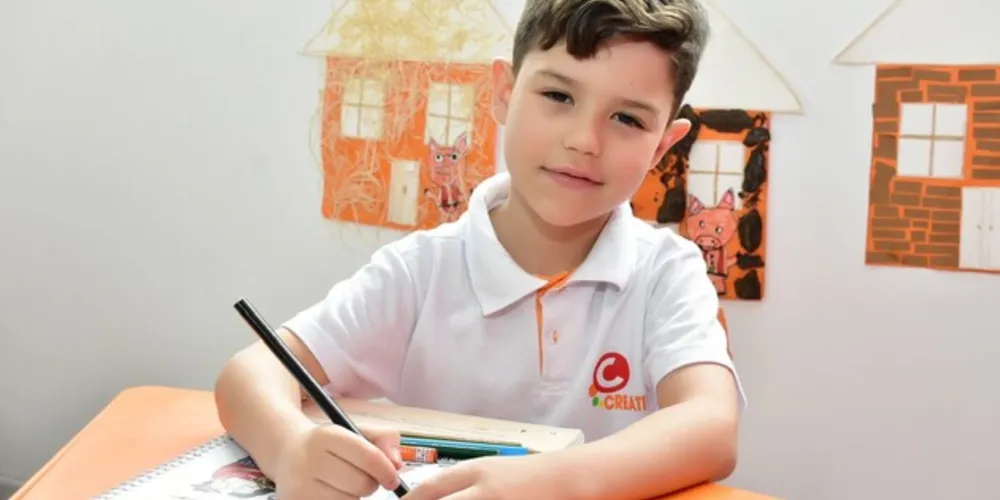 João tem apenas 6 anos e é muito elogiado pelos professores