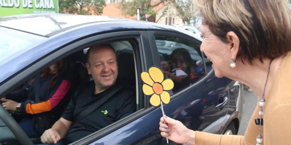A prefeita Elizabeth Schmidt esteve presente na ação
