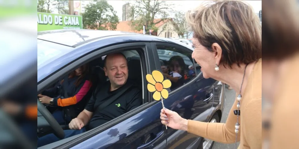 A prefeita Elizabeth Schmidt esteve presente na ação