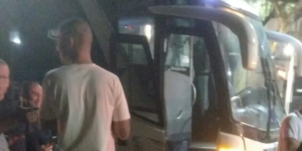 Ao menos um suspeito foi baleado e morreu no local