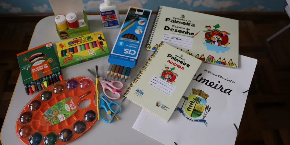 Os kits foram distribuídos para todos os níveis de ensino, desde a educação infantil até o 5º ano do ensino fundamental
