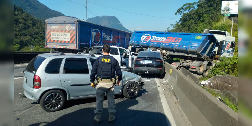 Apesar da gravidade e da forma que ficaram os veículos, ninguém ficou ferido