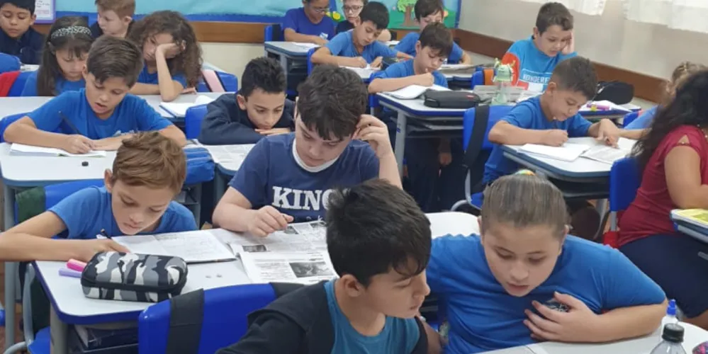 A proposta promoveu discussões enriquecedoras entre a turma, baseadas em análises prévias realizadas pelos alunos