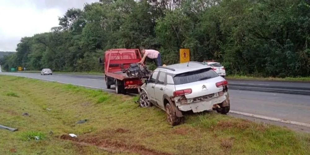 O acidente aconteceu por volta das 14h30 dessa sexta-feira (24)