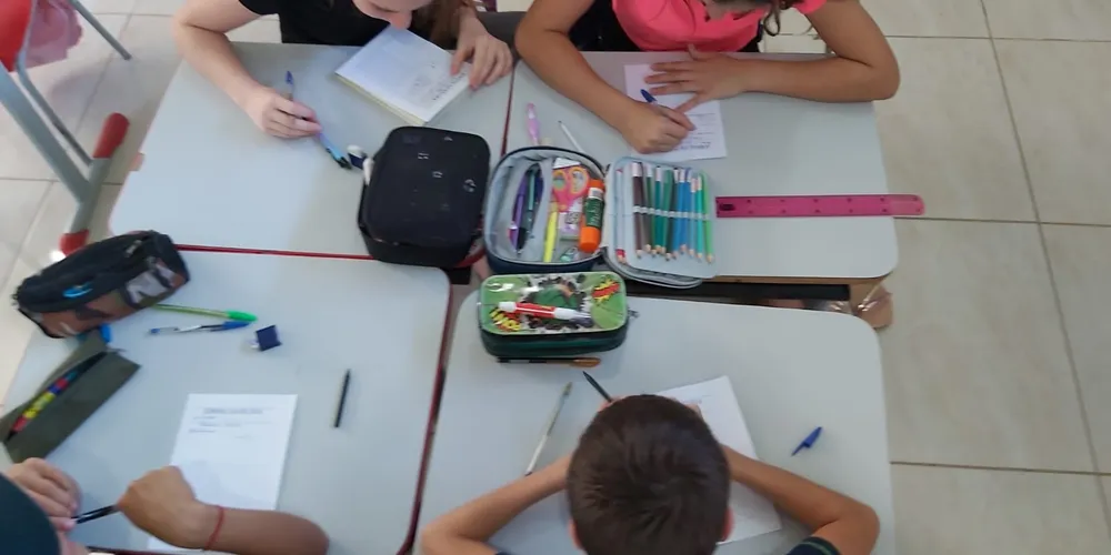 O principal objetivo do trabalho foi gerar nos estudantes o interesse pelo mundo a sua volta e o que efetivamente ocorre nele. Formando alunos críticos e com preocupações sociais